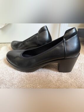 Dream Pairs Black Round-Toe Block Heel Pumps